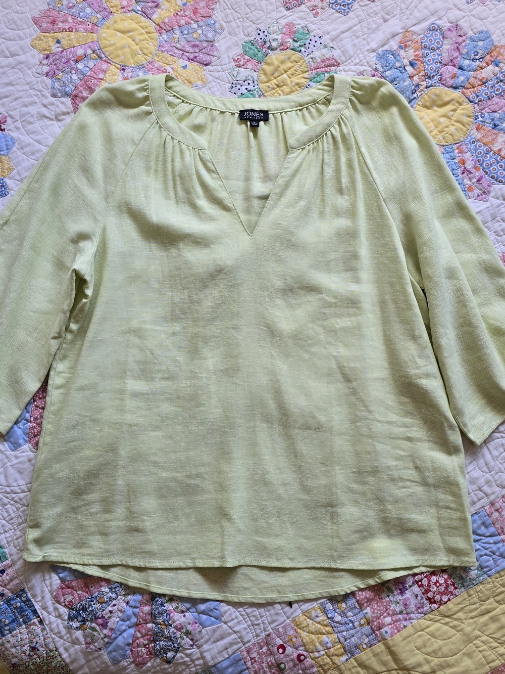 NWT Jones New York Women's Light Green V-Neck Linen Viscose Blouse